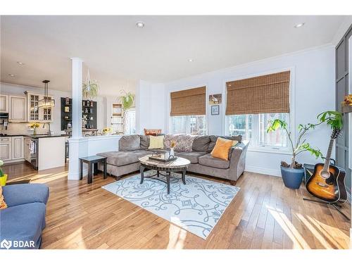 668 Cedar Street, Shelburne, ON - Indoor Photo Showing Living Room