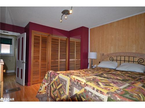 32 Mcdonald Street, Barrie, ON - Indoor Photo Showing Bedroom