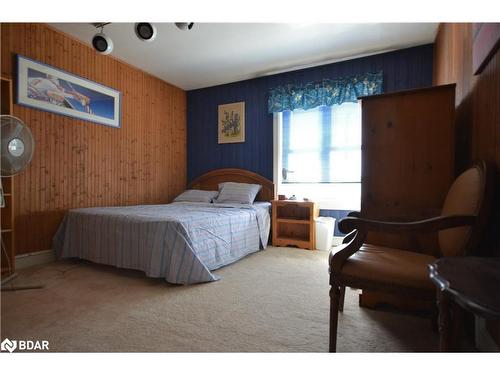 32 Mcdonald Street, Barrie, ON - Indoor Photo Showing Bedroom