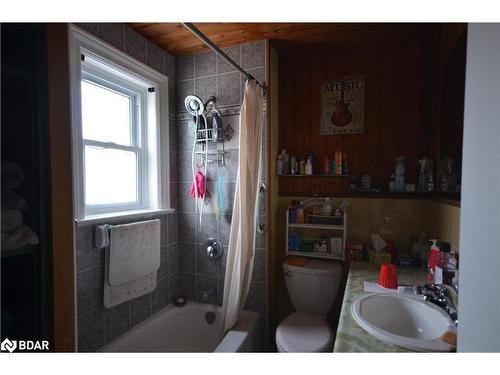 32 Mcdonald Street, Barrie, ON - Indoor Photo Showing Bathroom