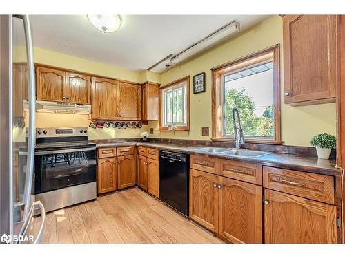 7 Alexander Avenue, Barrie, ON - Indoor Photo Showing Kitchen With Double Sink