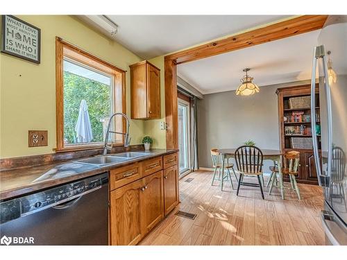 7 Alexander Avenue, Barrie, ON - Indoor Photo Showing Kitchen With Double Sink