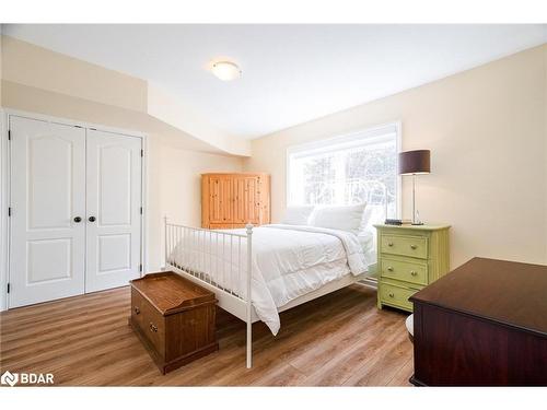 7 Pine Point, Oro-Medonte, ON - Indoor Photo Showing Bedroom