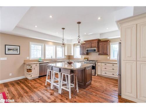 7 Pine Point, Oro-Medonte, ON - Indoor Photo Showing Kitchen With Upgraded Kitchen