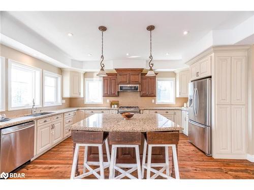 7 Pine Point, Oro-Medonte, ON - Indoor Photo Showing Kitchen With Upgraded Kitchen