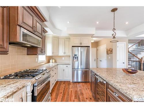 7 Pine Point, Oro-Medonte, ON - Indoor Photo Showing Kitchen With Upgraded Kitchen