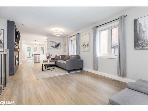 72 Gore Drive, Barrie, ON - Indoor Photo Showing Living Room