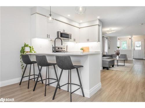 72 Gore Drive, Barrie, ON - Indoor Photo Showing Kitchen With Upgraded Kitchen