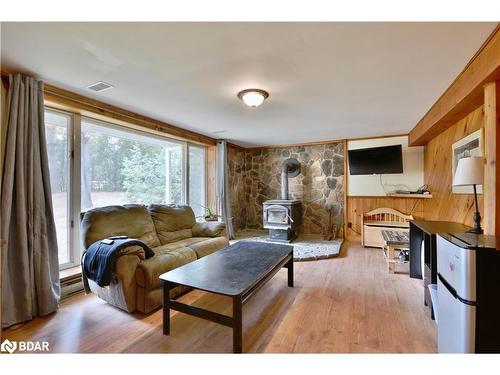 20 Coulter Lane, Bracebridge, ON - Indoor Photo Showing Living Room