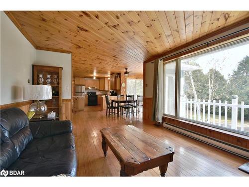 20 Coulter Lane, Bracebridge, ON - Indoor Photo Showing Living Room