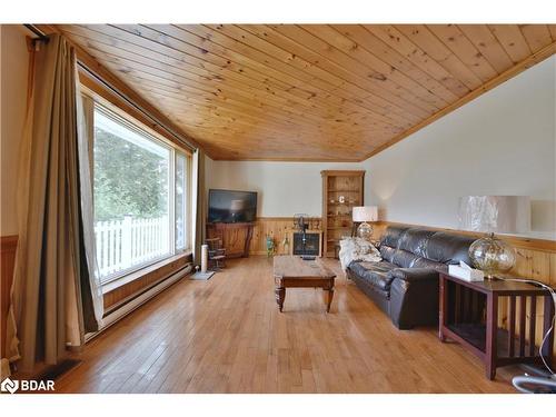 20 Coulter Lane, Bracebridge, ON - Indoor Photo Showing Living Room