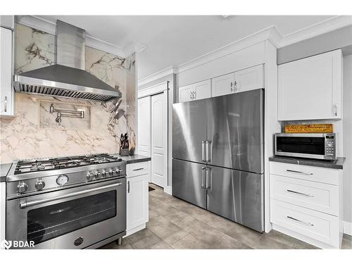 7941 10 Sideroad, Innisfil, ON - Indoor Photo Showing Kitchen With Upgraded Kitchen