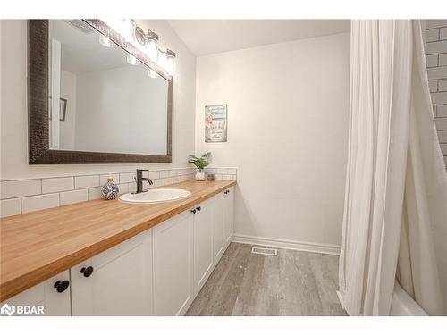 26A Lount Street, Barrie, ON - Indoor Photo Showing Bathroom