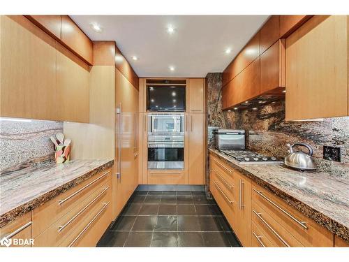 40 Mullen Drive, Vaughan, ON - Indoor Photo Showing Kitchen