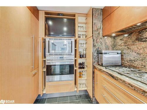 40 Mullen Drive, Vaughan, ON - Indoor Photo Showing Kitchen