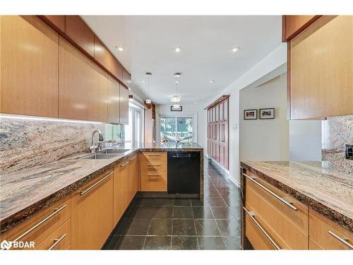 40 Mullen Drive, Vaughan, ON - Indoor Photo Showing Kitchen With Double Sink