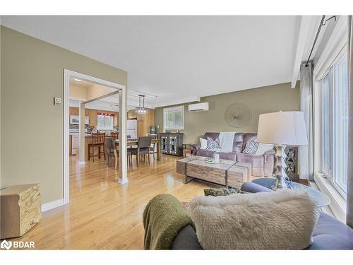 20 Jamieson Drive, Rosemont, ON - Indoor Photo Showing Living Room