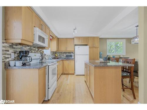 20 Jamieson Drive, Rosemont, ON - Indoor Photo Showing Kitchen