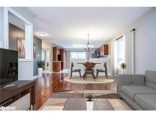 23 Maple Crown Terrace, Barrie, ON - Indoor Photo Showing Living Room