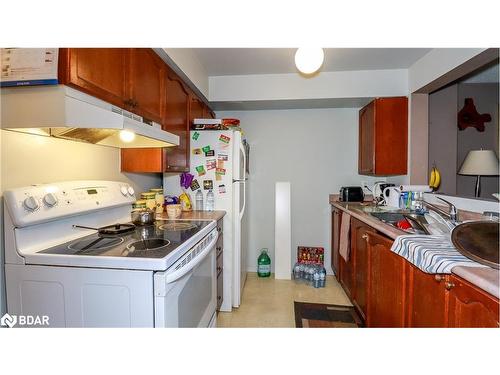 172 Sydenham Wells, Barrie, ON - Indoor Photo Showing Kitchen