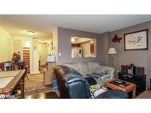 172 Sydenham Wells, Barrie, ON - Indoor Photo Showing Living Room