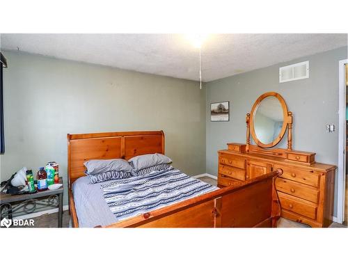 172 Sydenham Wells, Barrie, ON - Indoor Photo Showing Bedroom