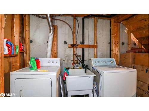 172 Sydenham Wells, Barrie, ON - Indoor Photo Showing Laundry Room