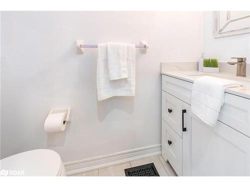 1386 Dallman Street, Innisfil, ON - Indoor Photo Showing Bathroom