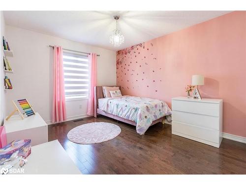 1386 Dallman Street, Innisfil, ON - Indoor Photo Showing Bedroom