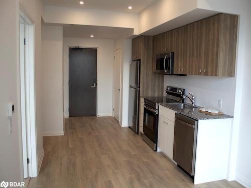 302-101 Golden Eagle Road, Waterloo, ON - Indoor Photo Showing Kitchen