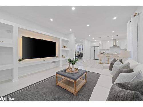 27 Carew Boulevard, Lindsay, ON - Indoor Photo Showing Living Room