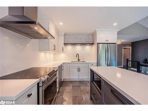 36 Glen Oak Court, Barrie, ON - Indoor Photo Showing Kitchen With Stainless Steel Kitchen With Upgraded Kitchen