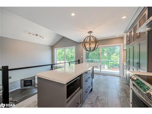 36 Glen Oak Court, Barrie, ON - Indoor Photo Showing Kitchen