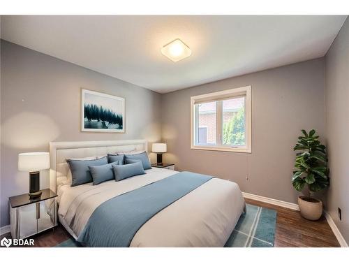 36 Glen Oak Court, Barrie, ON - Indoor Photo Showing Bedroom