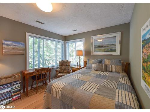 206-585 Atherley Road, Orillia, ON - Indoor Photo Showing Bedroom