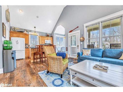 182-3 Farm View Lane, Cherry Valley, ON - Indoor Photo Showing Living Room