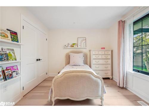 12 Centre Street, Cookstown, ON - Indoor Photo Showing Bedroom