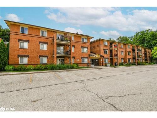 104-25 Meadow Lane, Barrie, ON - Outdoor With Facade