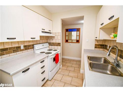 104-25 Meadow Lane, Barrie, ON - Indoor Photo Showing Kitchen With Double Sink