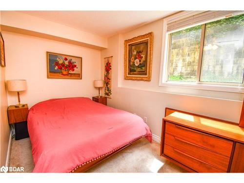 104-25 Meadow Lane, Barrie, ON - Indoor Photo Showing Bedroom