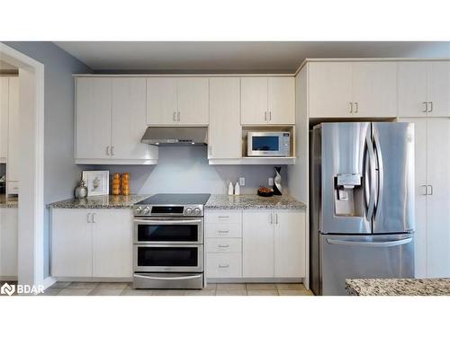 32 Forest Edge Crescent Crescent, Holland Landing, ON - Indoor Photo Showing Kitchen