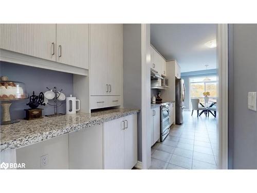 32 Forest Edge Crescent Crescent, Holland Landing, ON - Indoor Photo Showing Kitchen