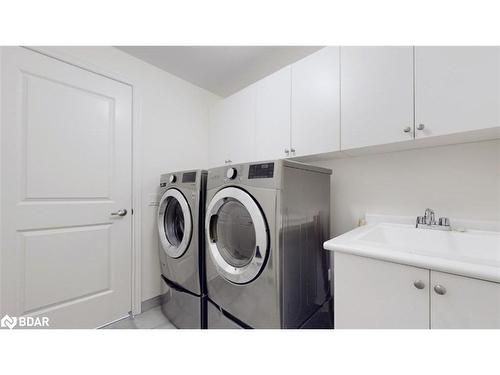 32 Forest Edge Crescent Crescent, Holland Landing, ON - Indoor Photo Showing Laundry Room