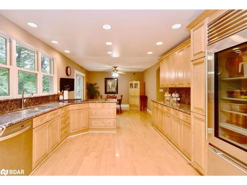 264 Salem Road, Barrie, ON - Indoor Photo Showing Kitchen With Double Sink