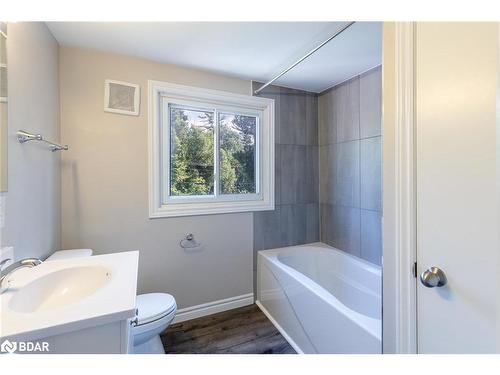 228A Cindy Lane, Essa Township, ON - Indoor Photo Showing Bathroom