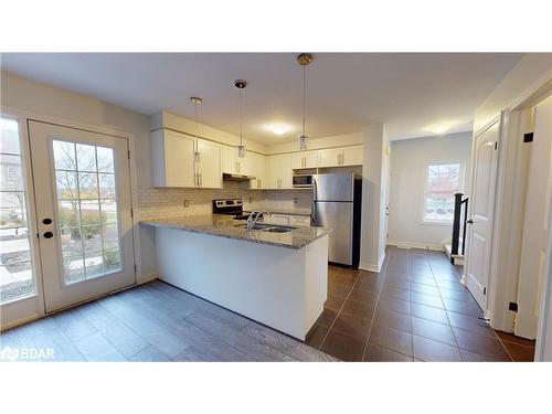 1-101 Frederick Drive, Guelph, ON - Indoor Photo Showing Kitchen