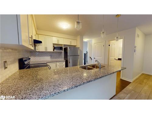 1-101 Frederick Drive, Guelph, ON - Indoor Photo Showing Kitchen With Double Sink With Upgraded Kitchen