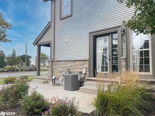 1-101 Frederick Drive, Guelph, ON - Outdoor