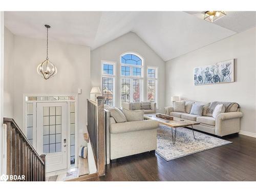 61 Collier Crescent, Angus, ON - Indoor Photo Showing Living Room