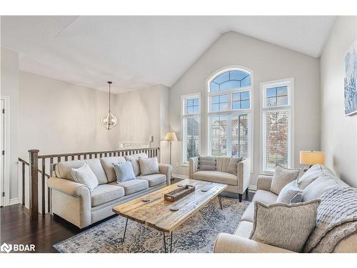 61 Collier Crescent, Angus, ON - Indoor Photo Showing Living Room